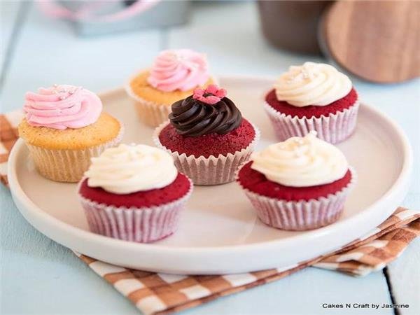 Cakes n’ Craft by Jasmine<span class='yasr-stars-title-average'><div class='yasr-stars-title yasr-rater-stars'
id='yasr-overall-rating-rater-3005656efe916'
data-rating='3.3'
data-rater-starsize='16'>
</div></span>