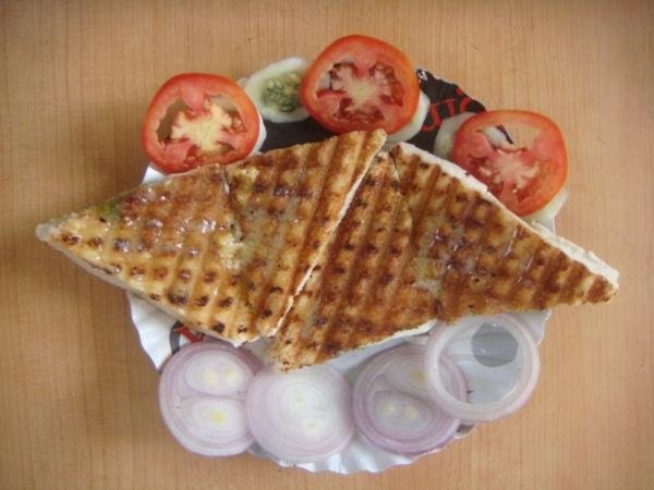 Sarafa – Shree Gurudaas Sandwich<span class='yasr-stars-title-average'><div class='yasr-stars-title yasr-rater-stars'
id='yasr-overall-rating-rater-93bc89168391c'
data-rating='3.3'
data-rater-starsize='16'>
</div></span>