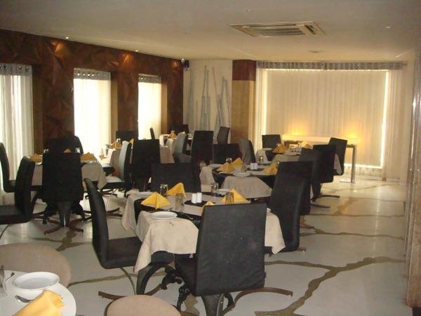 Sip n Dine<span class='yasr-stars-title-average'><div class='yasr-stars-title yasr-rater-stars'
id='yasr-overall-rating-rater-6fe8fa3bf3791'
data-rating='3.3'
data-rater-starsize='16'>
</div></span>