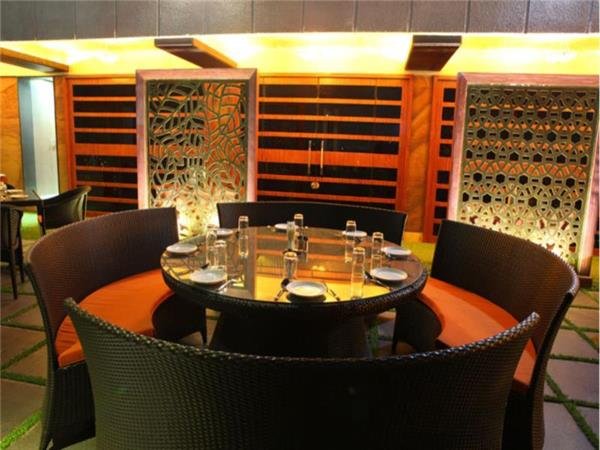 Big Shot Bar<span class='yasr-stars-title-average'><div class='yasr-stars-title yasr-rater-stars'
id='yasr-overall-rating-rater-2762181e63f39'
data-rating='3.3'
data-rater-starsize='16'>
</div></span>