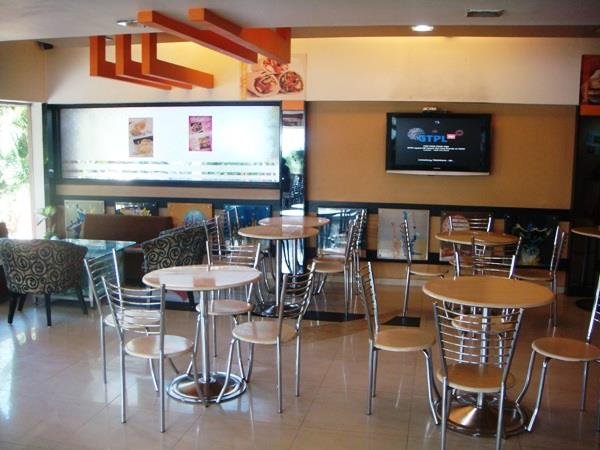 Café Bake Well<span class='yasr-stars-title-average'><div class='yasr-stars-title yasr-rater-stars'
id='yasr-overall-rating-rater-ddd9183363a22'
data-rating='3.3'
data-rater-starsize='16'>
</div></span>